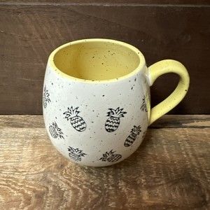 Meritage Speckled Pineapple Beige Yellow Coffee Mug 18 fl oz Tiki Tropical Beach